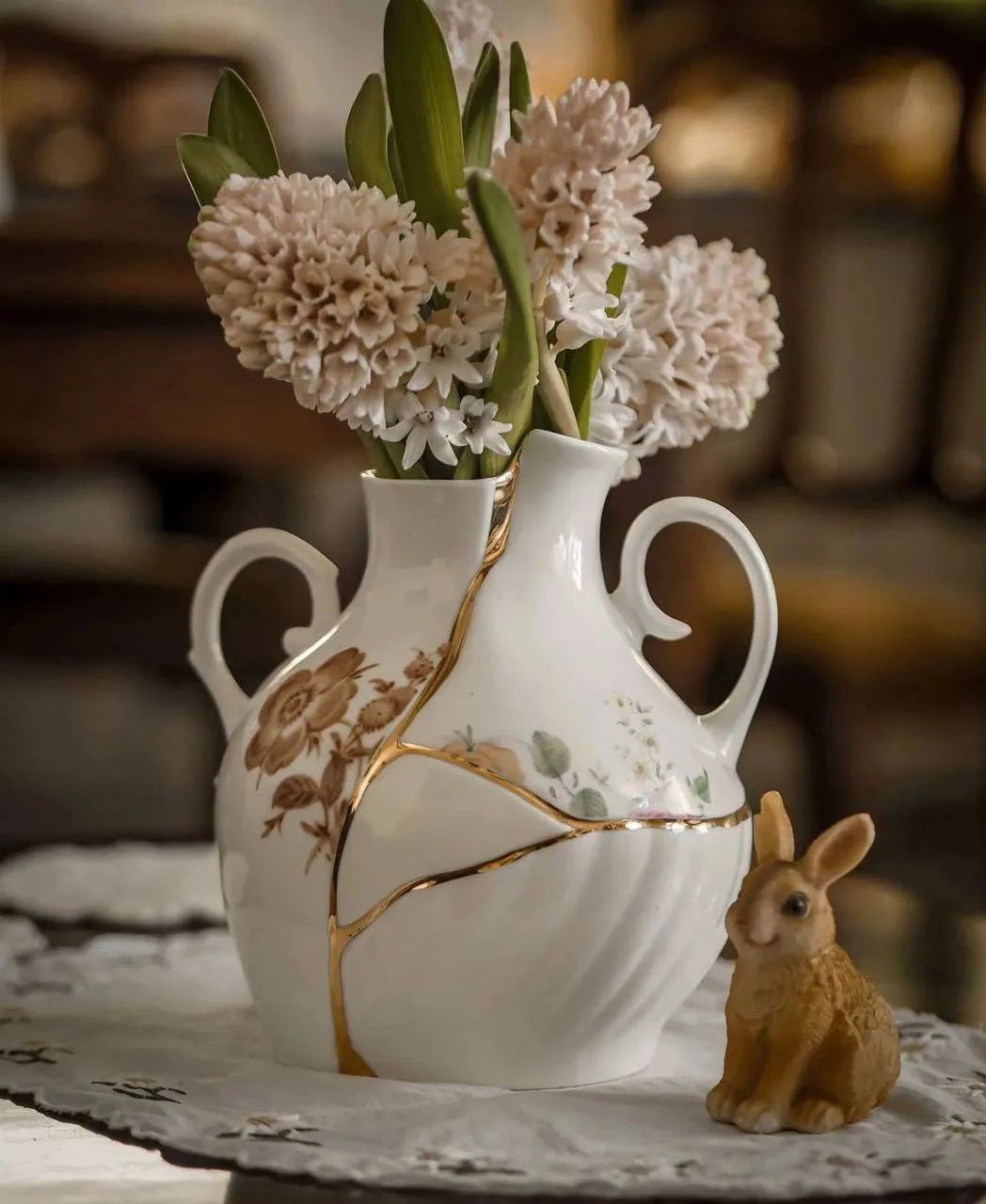 Ваза Seletti белая с росписью  18*16*19 5