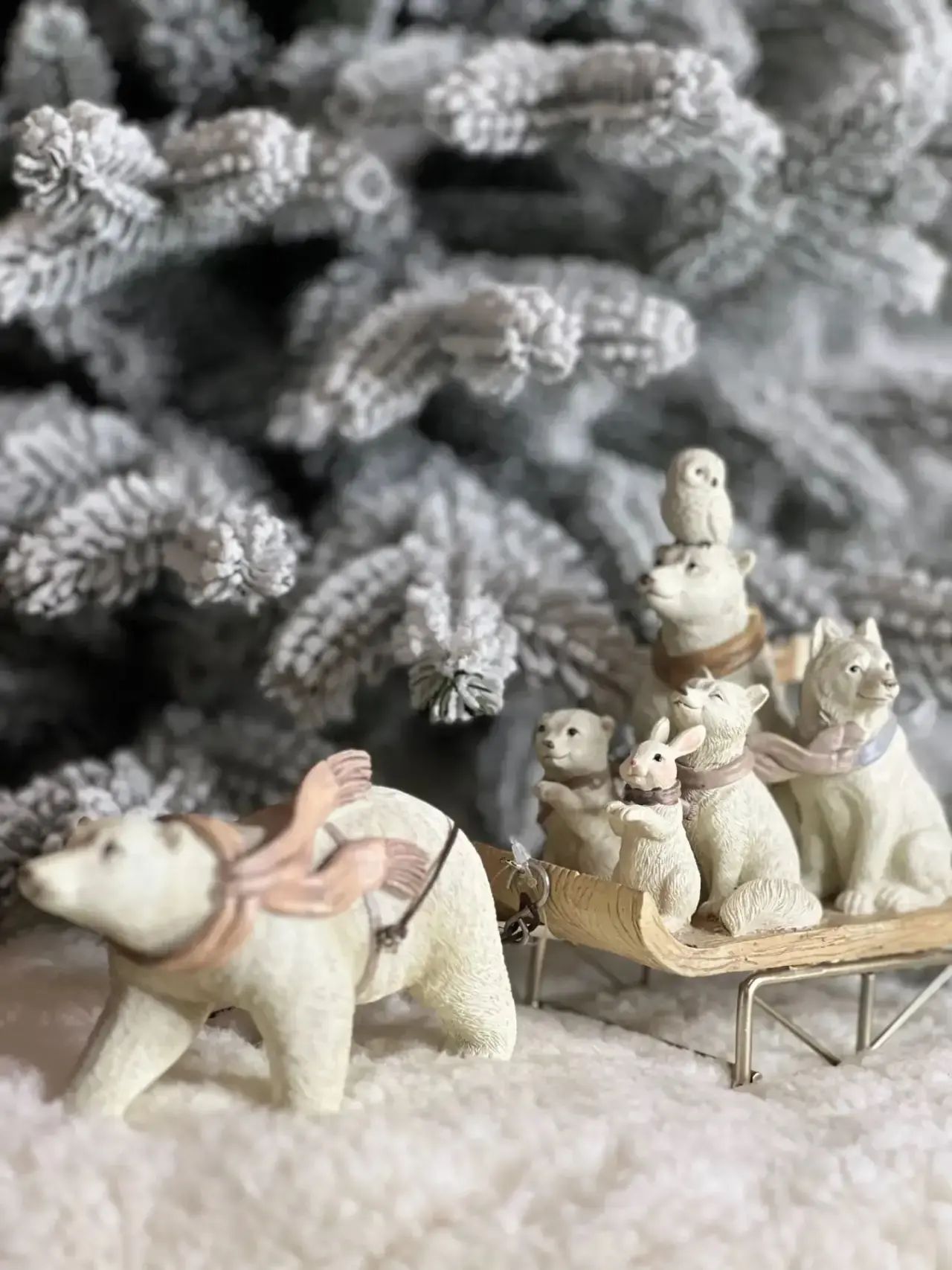 Медведи в упряжке саней со зверями 2